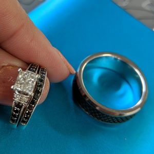 I am selling this wedding set his and her ring.